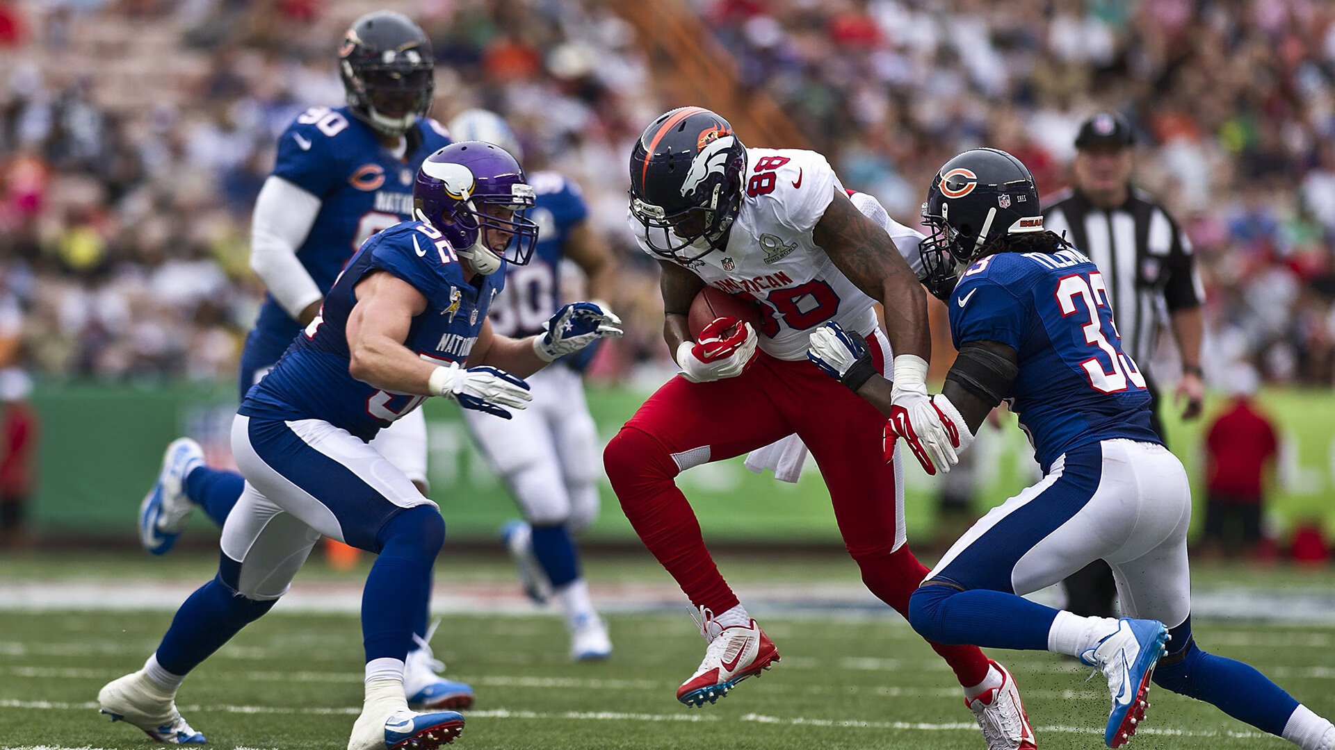 库里赛后与小球迷温情互动，库里和队友